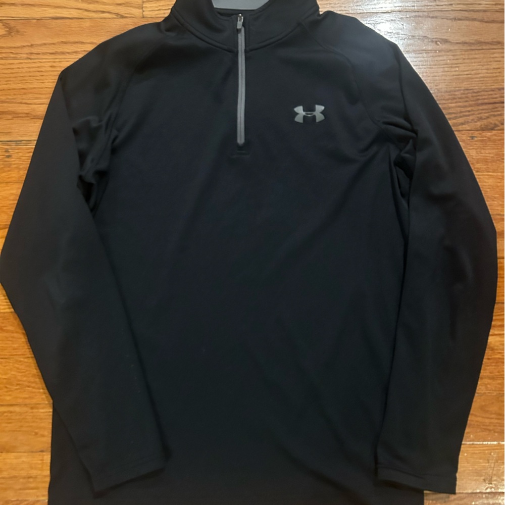 Under Armour Men’s 1/4 zip pullover color black. Size Small.